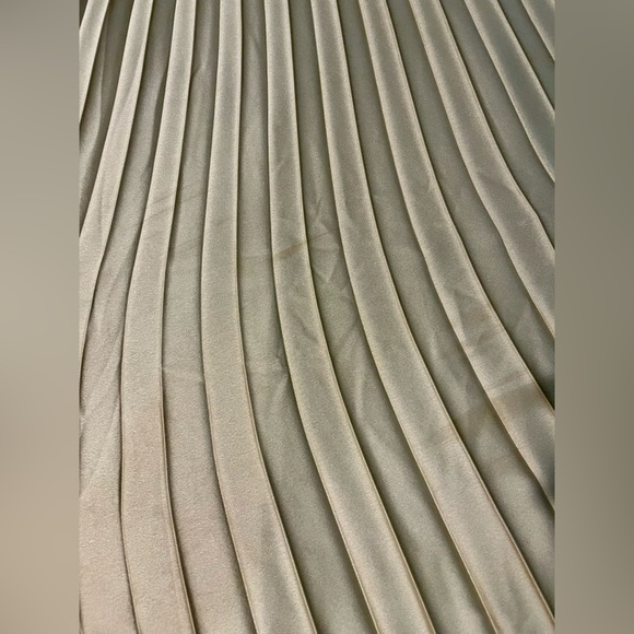 NWT! Abercrombie and Fitch Gisele Pleated Maxi Dress - Picture 10 of 12